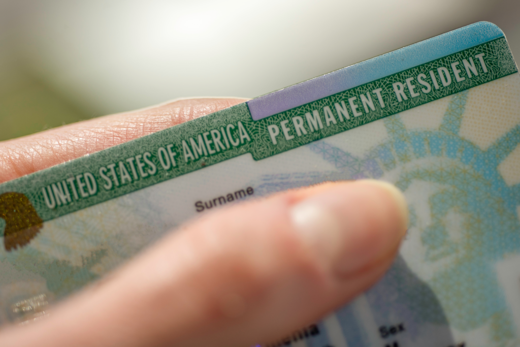 Imagen representativa de cuánto tiempo tarda el Programa EB-5 en entregar la Green Card - How long does the EB-5 Program take?