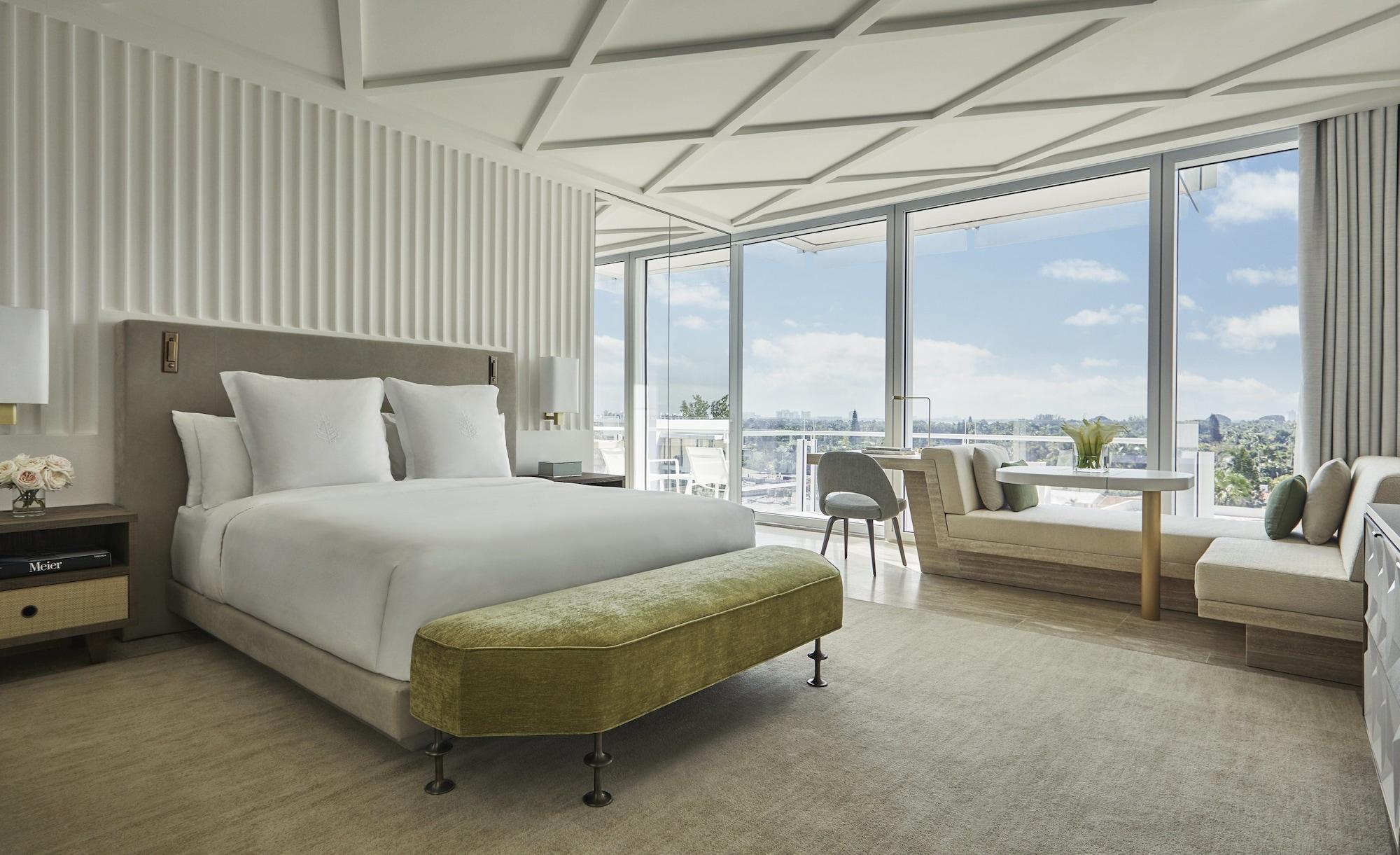 The Surf Club Four Seasons Hotel 4